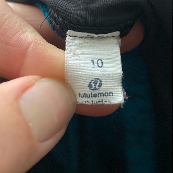 Size 10 lululemon cropped leggings - Picture 2 of 2